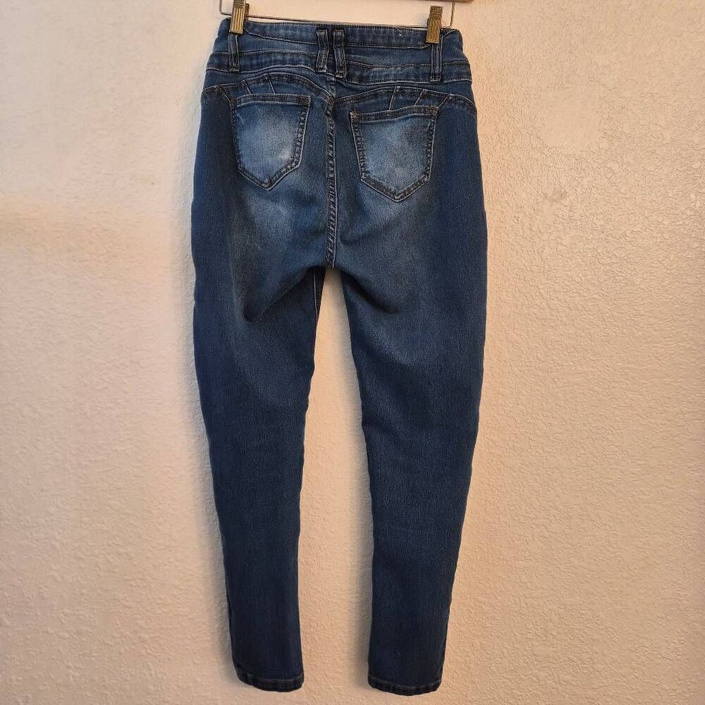 Sexy Low-rise UND Stretch Jeans w/ Flirty Waist Details: Feminine Flattering Fit - Picture 4 of 8